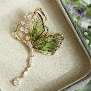 ELEGANT Brooch Gold 18k Butterfly Brooch Chain Drop Sapphire Pin gold Brooch